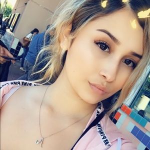 Meet your Posher, Ana